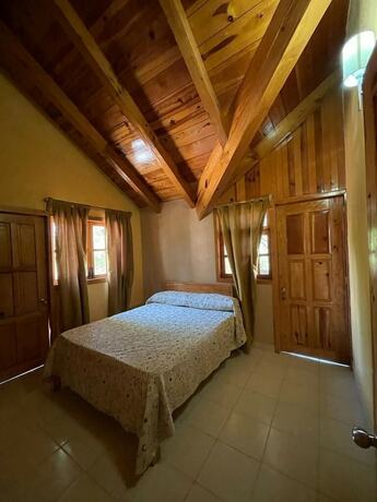 Imagen de la habitación del Hotel Caba&ntilde;as Lomas Verdes. Foto 11