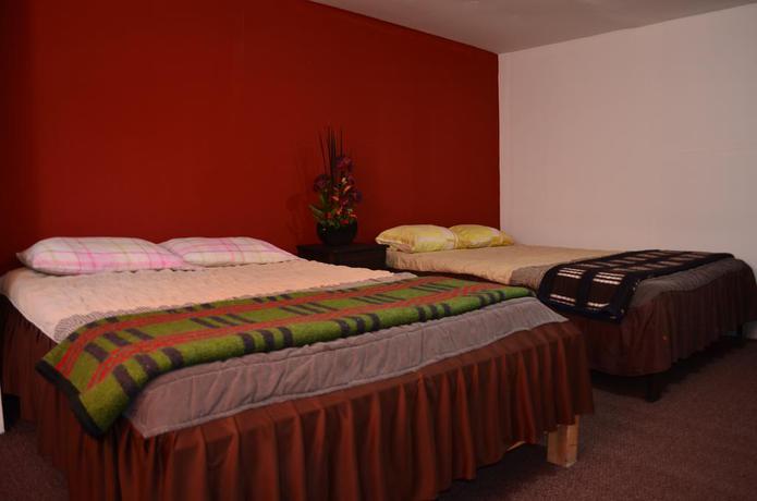 Imagen de la habitación del Hotel Caba&ntilde;as Makarios. Foto 4