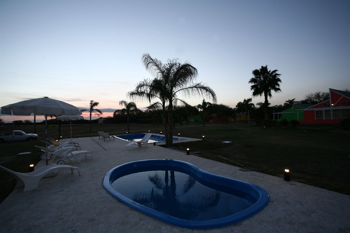 Imagen de la piscina del Hotel Caba&ntilde;as Marina House. Foto 12