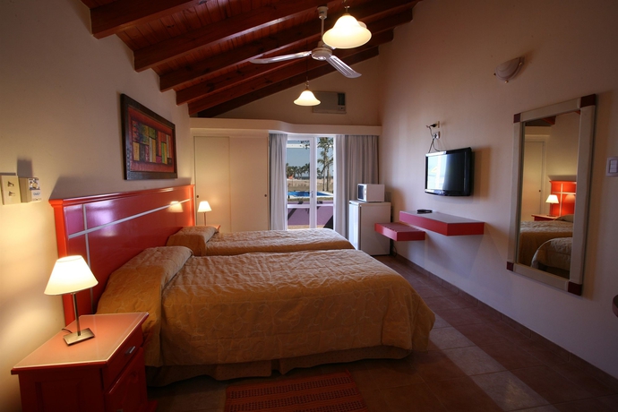Imagen de la habitación del Hotel Caba&ntilde;as Marina House. Foto 5