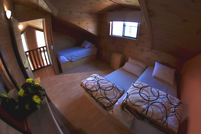 Imagen de la habitación del Hotel Caba&ntilde;as Molino del Rey. Foto 4
