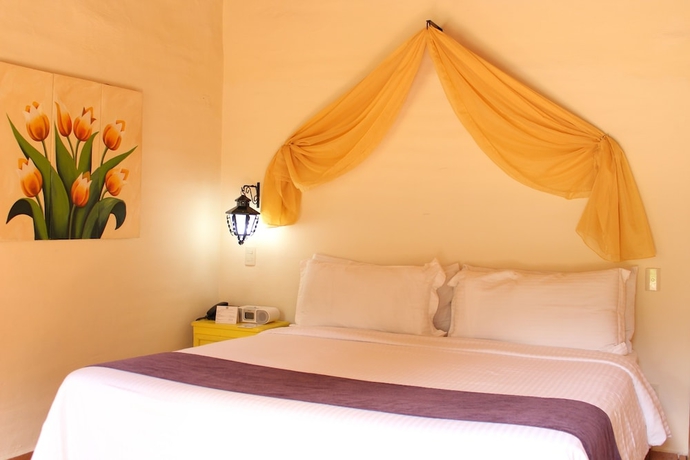 Imagen de la habitación del Hotel Caba&ntilde;as Sierra Mazamitla. Foto 9