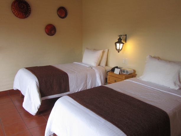 Imagen de la habitación del Hotel Caba&ntilde;as Sierra Mazamitla. Foto 11