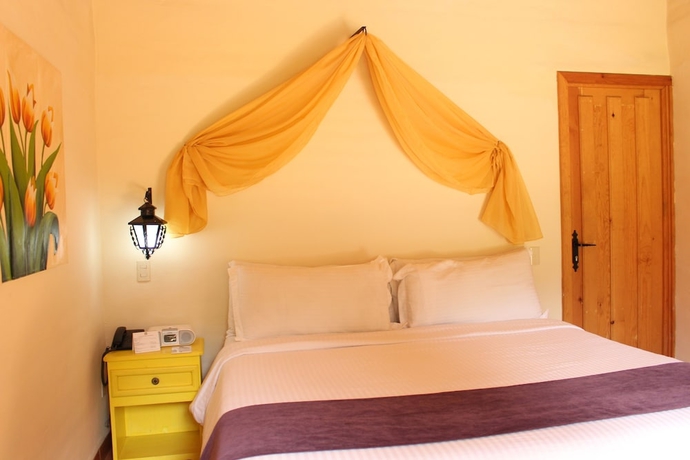 Imagen de la habitación del Hotel Caba&ntilde;as Sierra Mazamitla. Foto 13