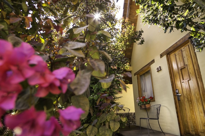 Imagen de los exteriores del Hotel Caba&ntilde;as Sierra Mazamitla. Foto 17