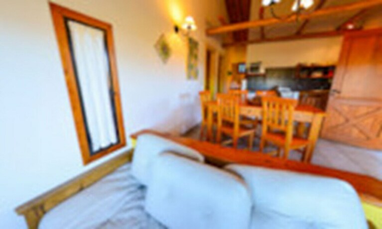 Imagen de la habitación del Hotel Caba&ntilde;as Tierras Altas. Foto 29