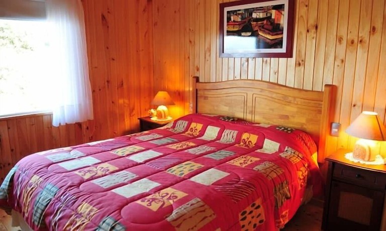 Imagen de la habitación del Hotel Caba&ntilde;as Trayen Chilo&eacute;. Foto 10
