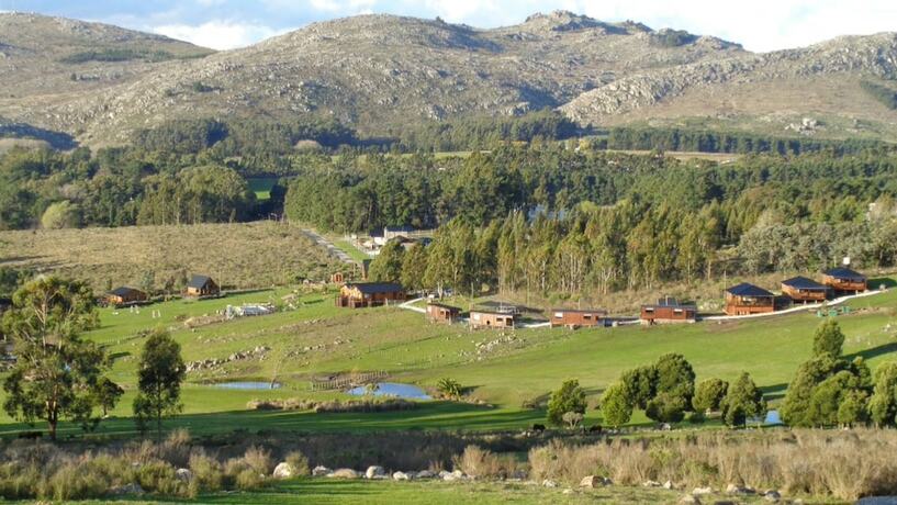 Imagen general del Hotel Caba&ntilde;as Valle de los Ciervos, Tandil. Foto 2