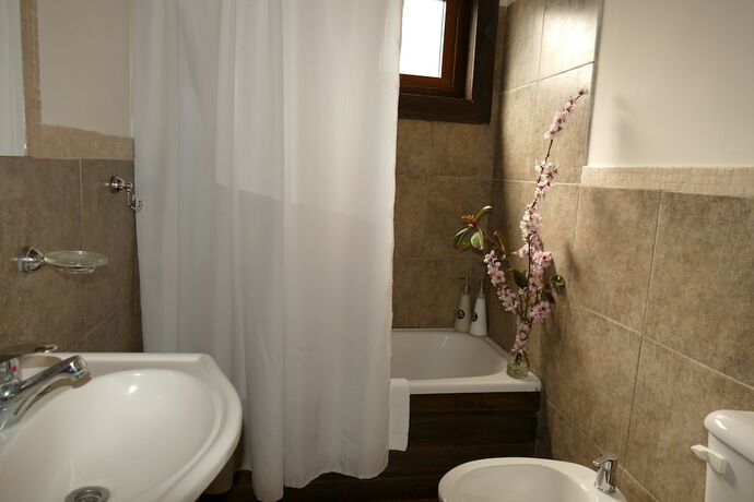 Imagen general del Hotel Caba&ntilde;as Valle de los Ciervos, Tandil. Foto 3