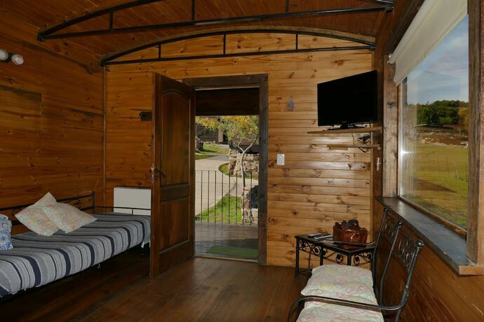 Imagen general del Hotel Caba&ntilde;as Valle de los Ciervos, Tandil. Foto 6