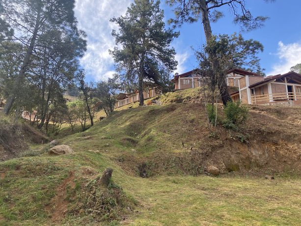 Imagen general del Hotel Caba&ntilde;as los Pirineos. Foto 4