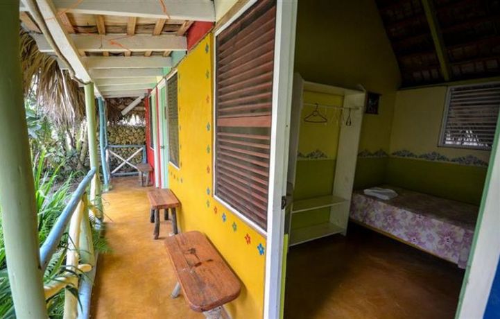 Imagen de los exteriores del Hotel Cabarete Surf Camp. Foto 7