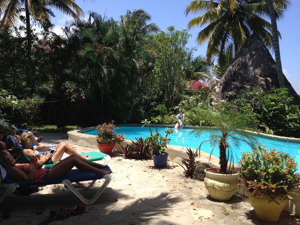 Imagen de los exteriores del Hotel Cabarete Surf Camp. Foto 8