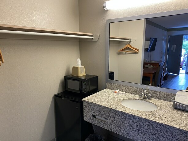 Imagen general del Hotel Cabarrus Inn. Foto 4