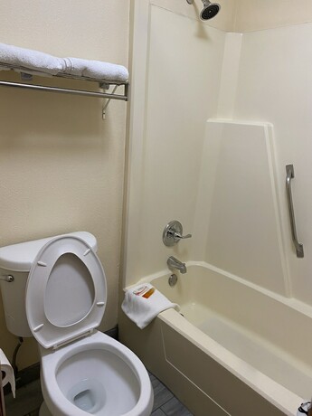 Imagen de la habitación del Hotel Cabarrus Inn. Foto 8