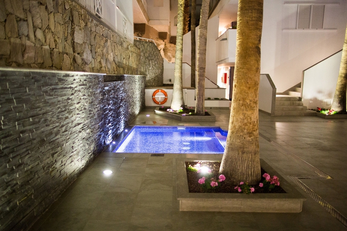 Imagen de la piscina del Hotel Cabau Cala d'Or. Foto 15