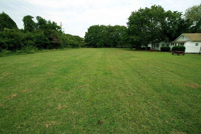 Imagen de los exteriores del Hotel Cabin City Motel. Foto 7