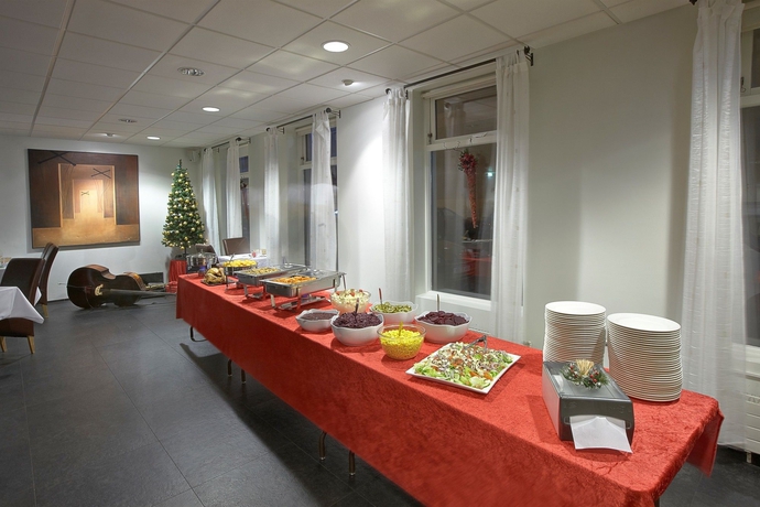 Imagen del bar/restaurante del Hotel Cabin. Foto 8