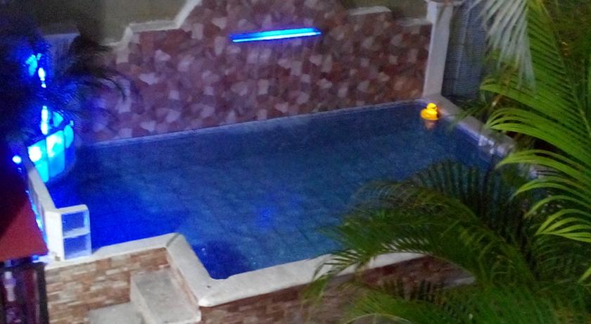 Imagen de la piscina del Hotel Cabinas Madeleine. Foto 7