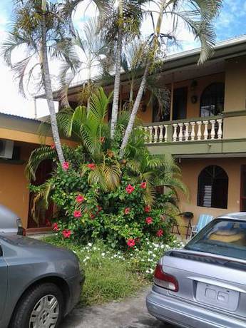 Imagen de los interiores del Hotel Cabinas Madeleine. Foto 4