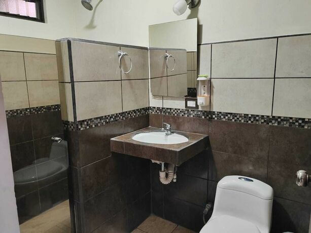 Imagen general del Hotel Cabinas Piedra Luna. Foto 7