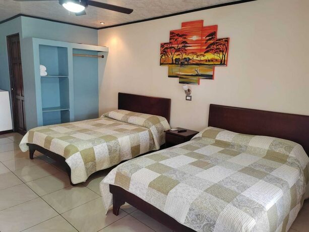 Imagen de la habitación del Hotel Cabinas Piedra Luna. Foto 17