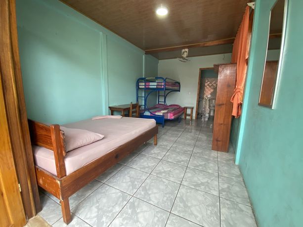 Imagen de la habitación del Hotel Cabinas Popular. Foto 5