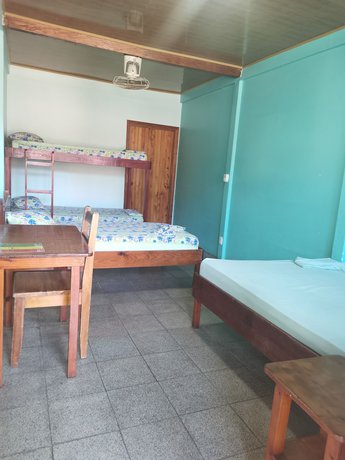 Imagen de la habitación del Hotel Cabinas Popular. Foto 6