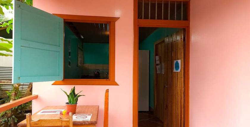 Imagen de la habitación del Hotel Cabinas Popular. Foto 14