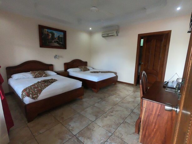 Imagen de la habitación del Hotel Cabinas Sue&ntilde;o Real Guatuso. Foto 17
