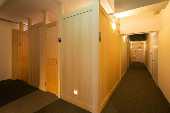 Imagen de los interiores del Hotel Cabinet WOWS. Foto 16