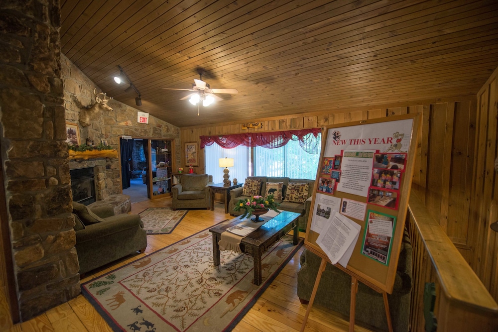 Imagen de los interiores del Hotel Cabins At Green Mountain. Foto 15