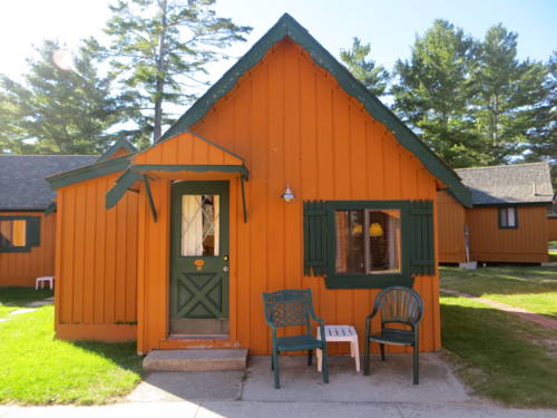 Imagen de la habitación del Hotel Cabins Of Mackinaw. Foto 9