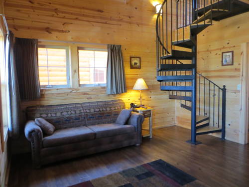 Imagen de la habitación del Hotel Cabins Of Mackinaw. Foto 10