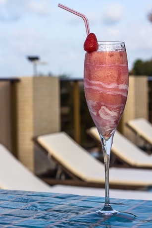 Imagen de la piscina del Hotel Cabo Branco Atlântico. Foto 13