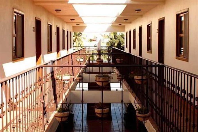 Imagen de los exteriores del Hotel Cabo Cush. Foto 15