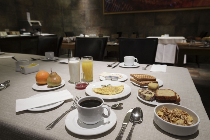 Imagen del bar/restaurante del Hotel Cabo De Hornos. Foto 2