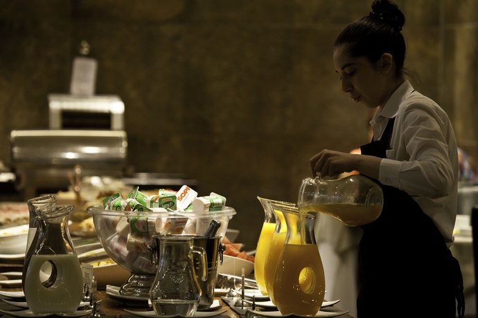 Imagen del bar/restaurante del Hotel Cabo De Hornos. Foto 3