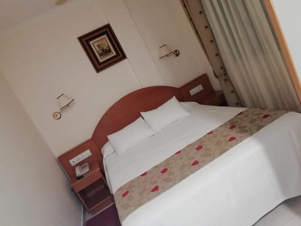 Imagen de la habitación del Hotel Cabo Festiñanza. Foto 5