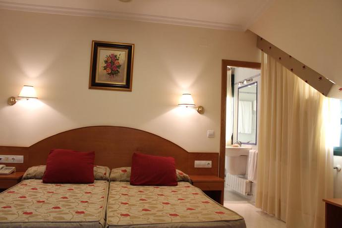 Imagen de la habitación del Hotel Cabo Festiñanza. Foto 6