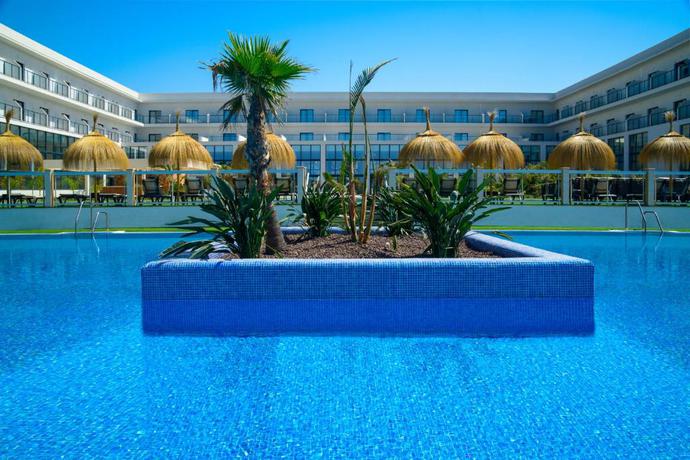 Imagen de la piscina del Hotel Cabogata Beach. Foto 24