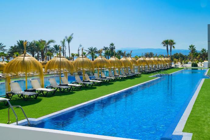 Imagen de la piscina del Hotel Cabogata Beach. Foto 25