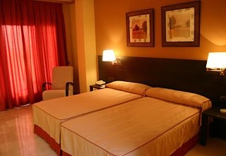 Imagen de la habitación del Hotel Caceres Golf. Foto 5