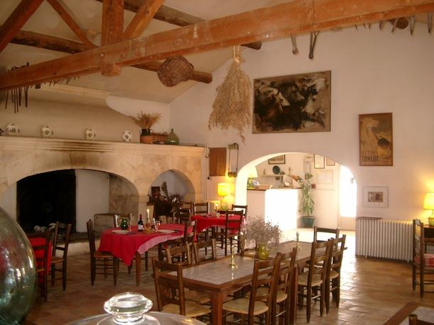 Imagen de los interiores del Hotel Cacharel. Foto 14