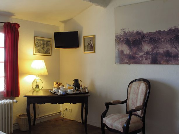 Imagen de la habitación del Hotel Cacharel. Foto 13