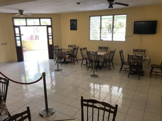 Imagen del bar/restaurante del Hotel Cacique Villa. Foto 7