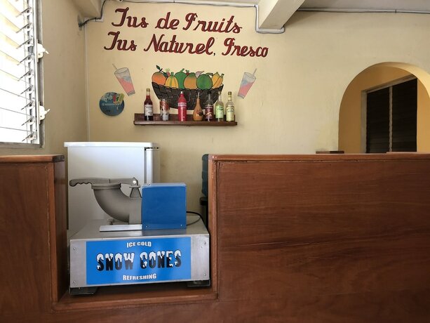 Imagen del bar/restaurante del Hotel Cacique Villa. Foto 9