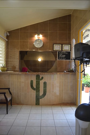 Imagen de los interiores del Hotel Cactus Inn. Foto 16