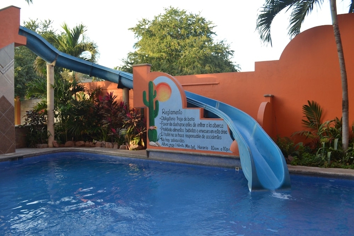 Imagen de la piscina del Hotel Cactus Inn. Foto 18