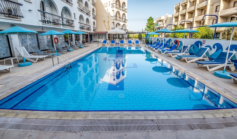 Imagen de la piscina del Hotel Cactus, Larnaca. Foto 12